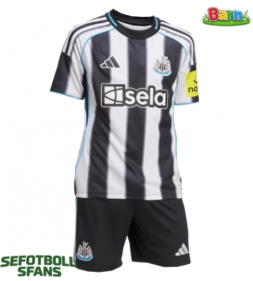 Newcastle United Hemmaställ Barn 2025-26 Kortärmad (+ Korta byxor)